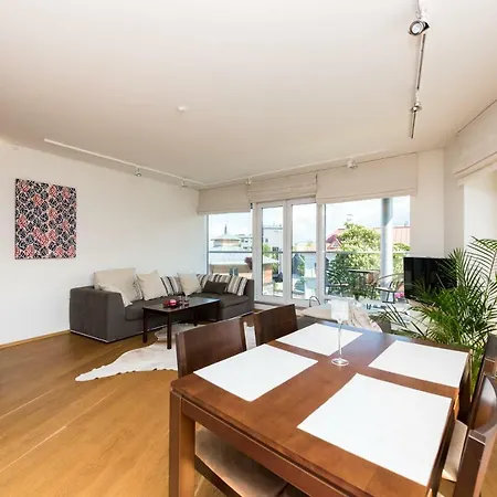 Apartment Spacious At Reeder's