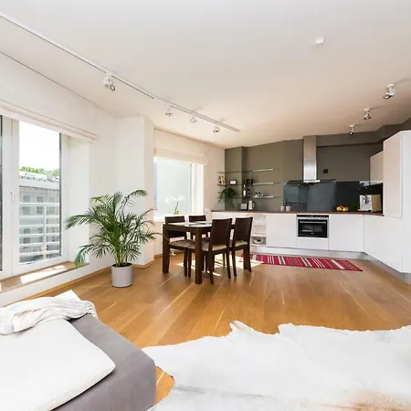 Apartment Spacious At Reeder's *